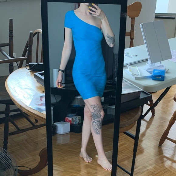 Bebe: one shoulder mini dress, in “methyl blue”. - Picture 5 of 5